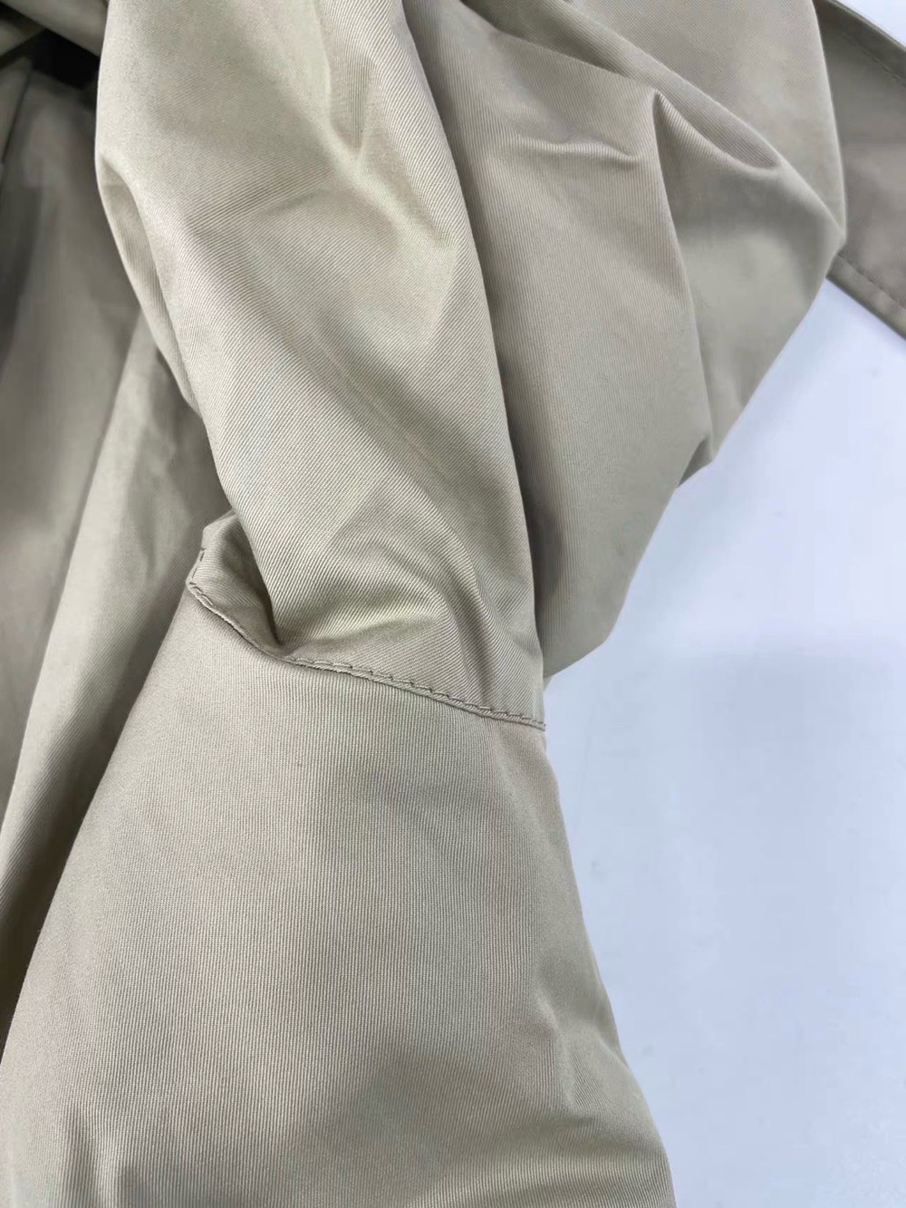 Burberry women's Beige Trench Coat - Picture 12 of 16
